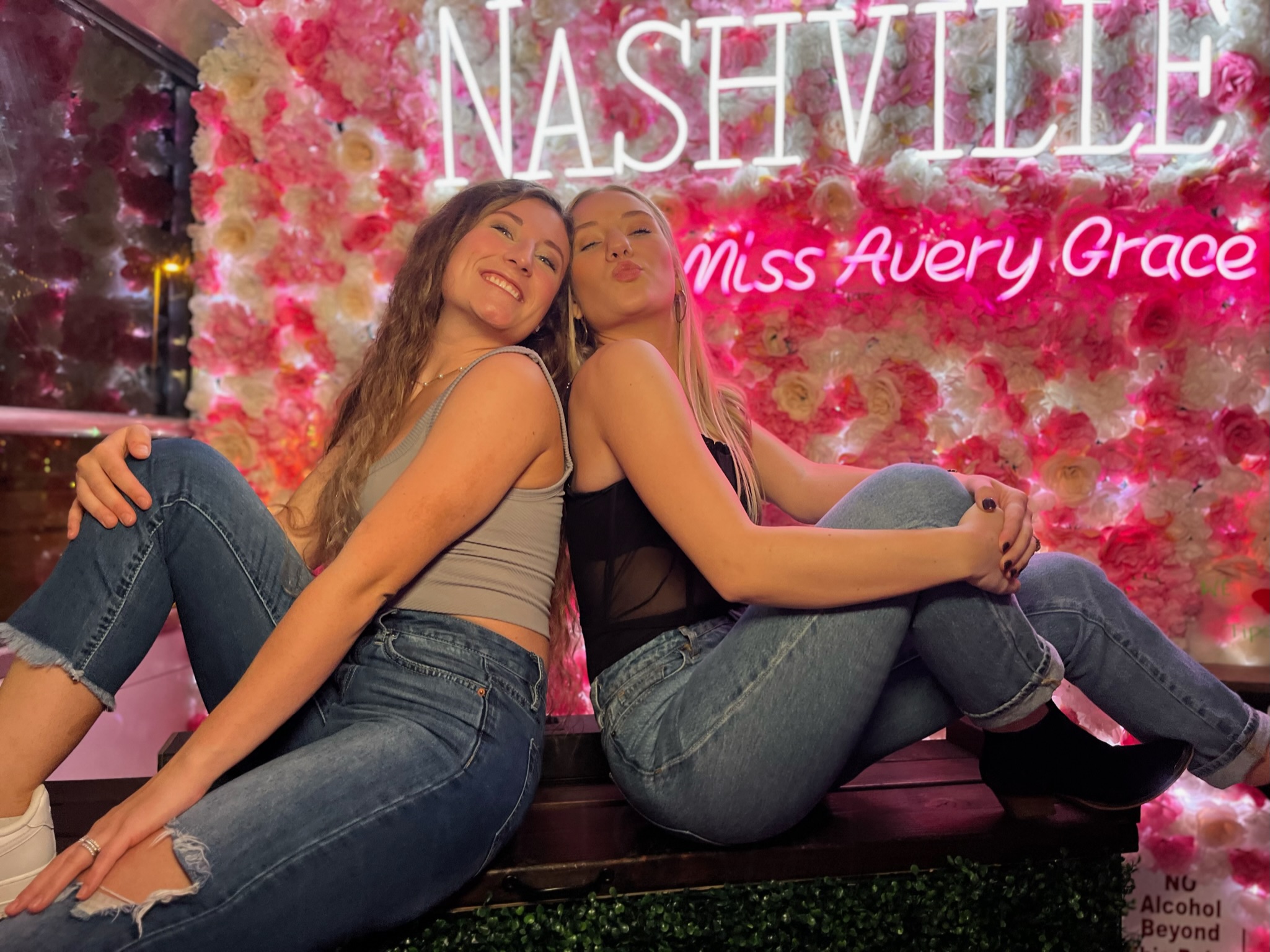 Pink Party Bus Nashville, Nashville Bachelorette Party, Party Bus